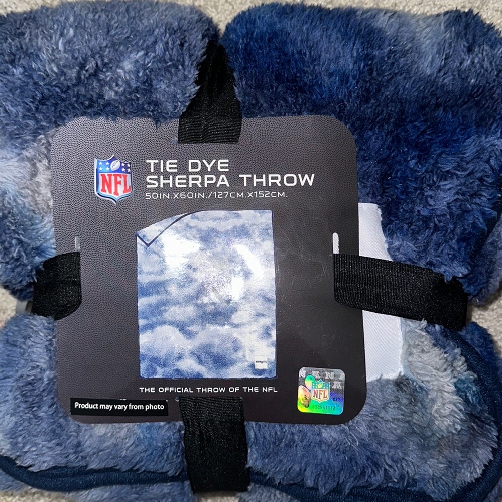 Patriots throw blanket